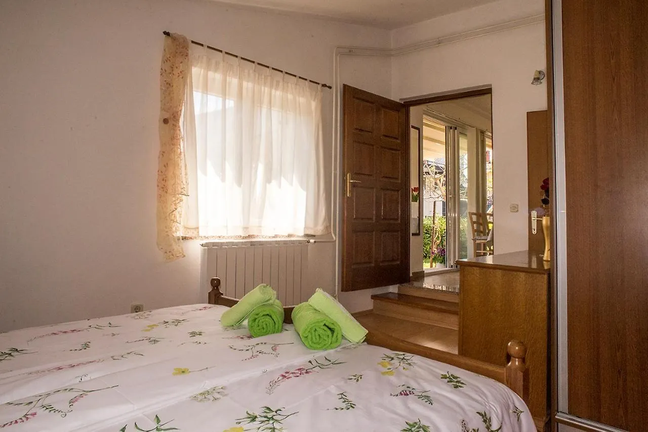 Apartment Lori Fazana 0*,  Croatia