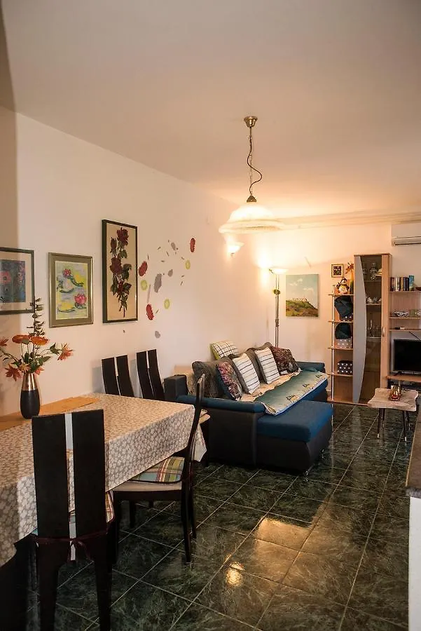 Apartment Lori Fazana 0*,