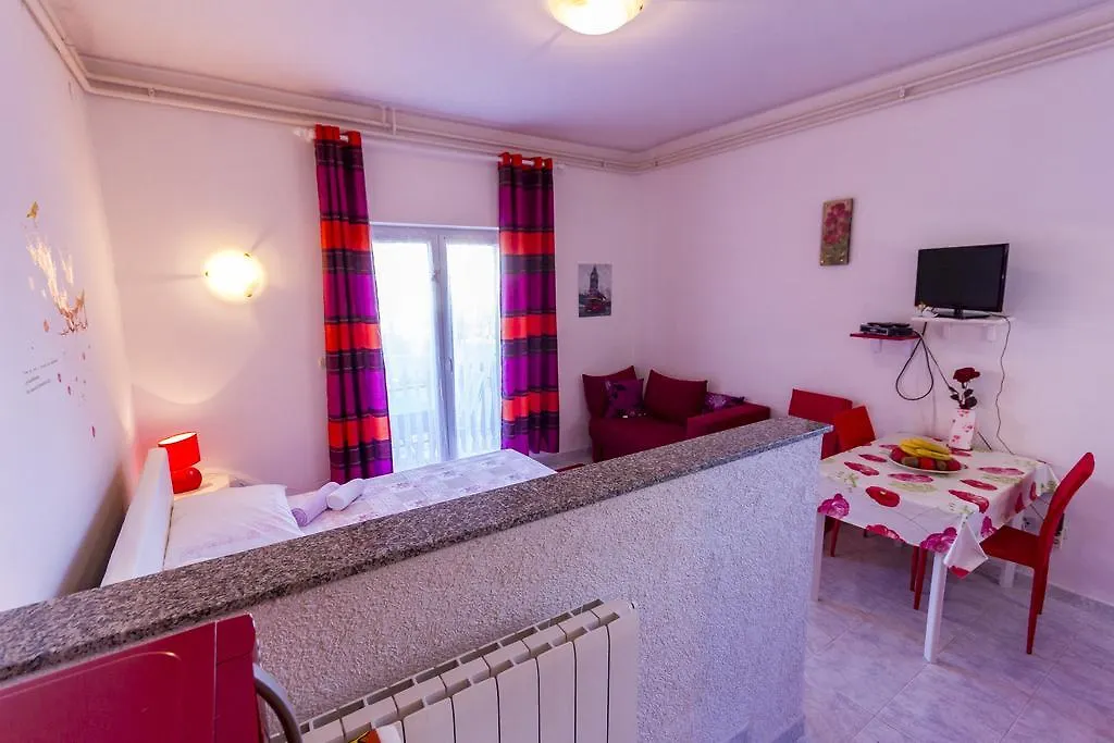 Apartment Lori Fazana 0*,  Croatia