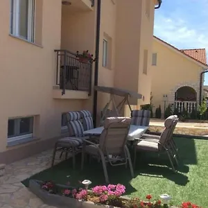 Lipovica Apartman Sukosan