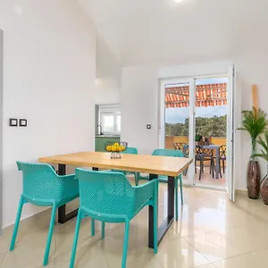 Vito With Sea View Apartman