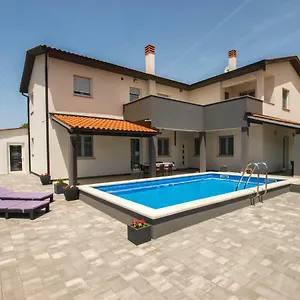 4 Stars Apartments-pikula Fažana